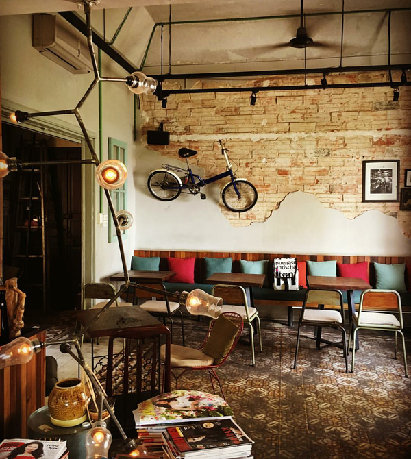 9 quán cafe vintage ở Sài Gòn lát nền gạch hoa. Ảnh 27