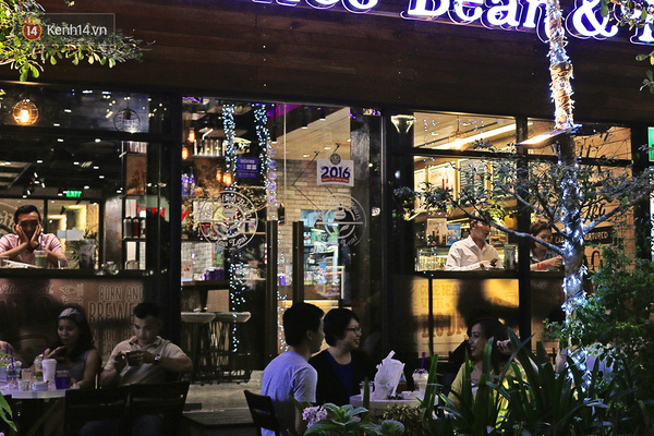 Những quán cafe ở phố đi bộ Nguyễn Huệ. Ảnh 16