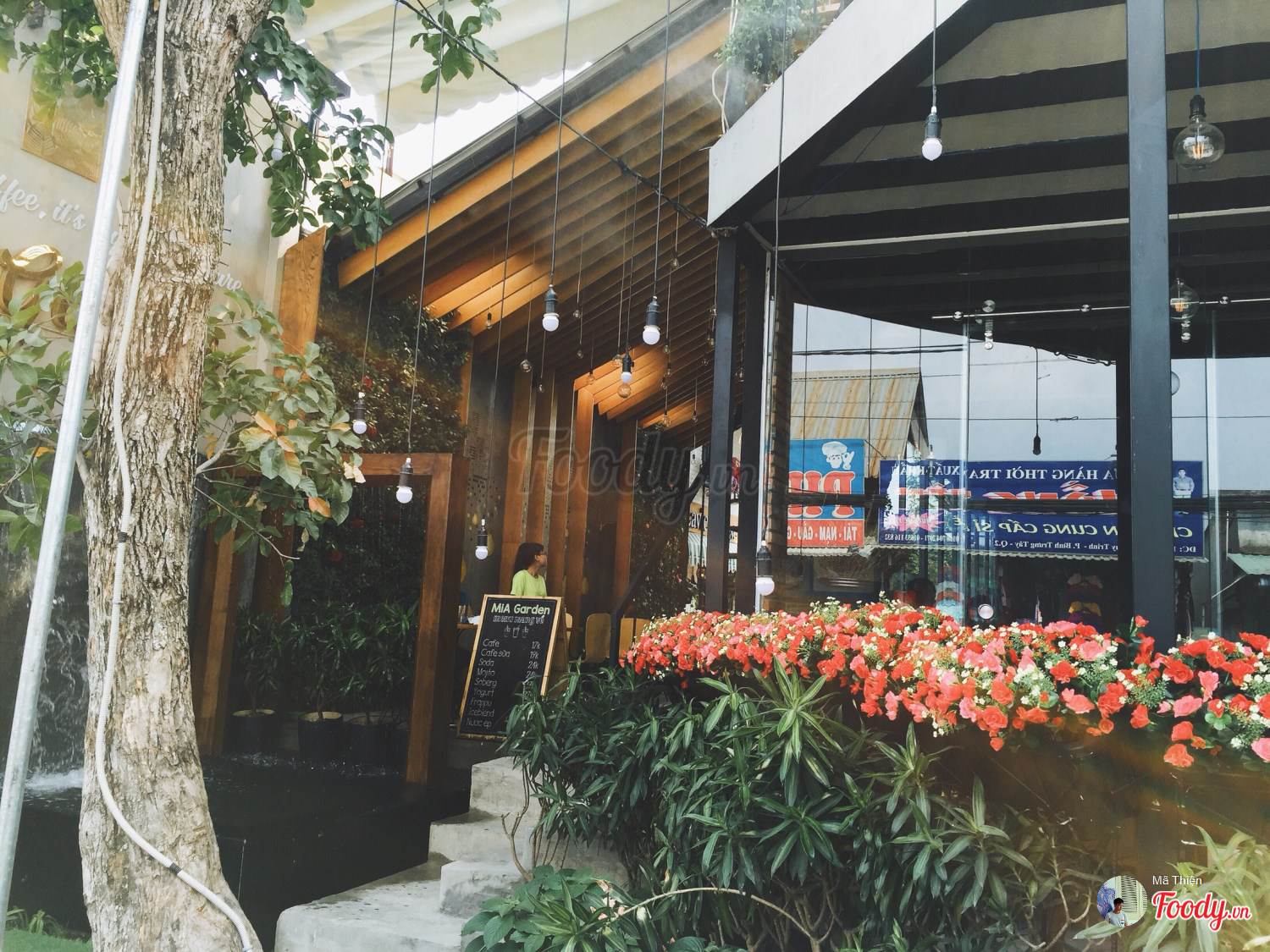 Những quán cafe đẹp ở các quận trung tâm Sài Gòn. Ảnh 6